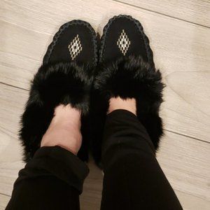 Manitobah Mukluk Street Moccasins Sz 7 ALMOST NEW